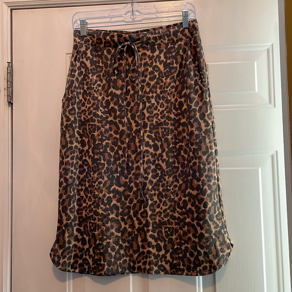 New w/o Tags! Ladies Boutique Animal Print cotton skirt size L